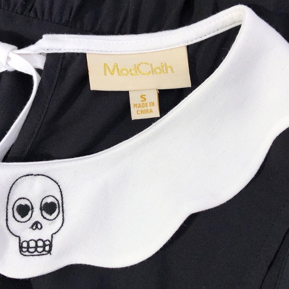 Modcloth Black White Embroidered Halloween Skull Collar Sleeveless Blouse Top S - Picture 4 of 7